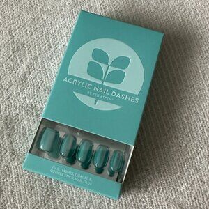 Captivating Kerry Red Aspen Nail Dash